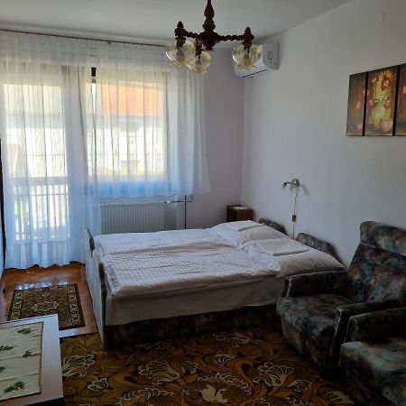 Gyoengyvirag Apartman Ленті Екстер'єр фото