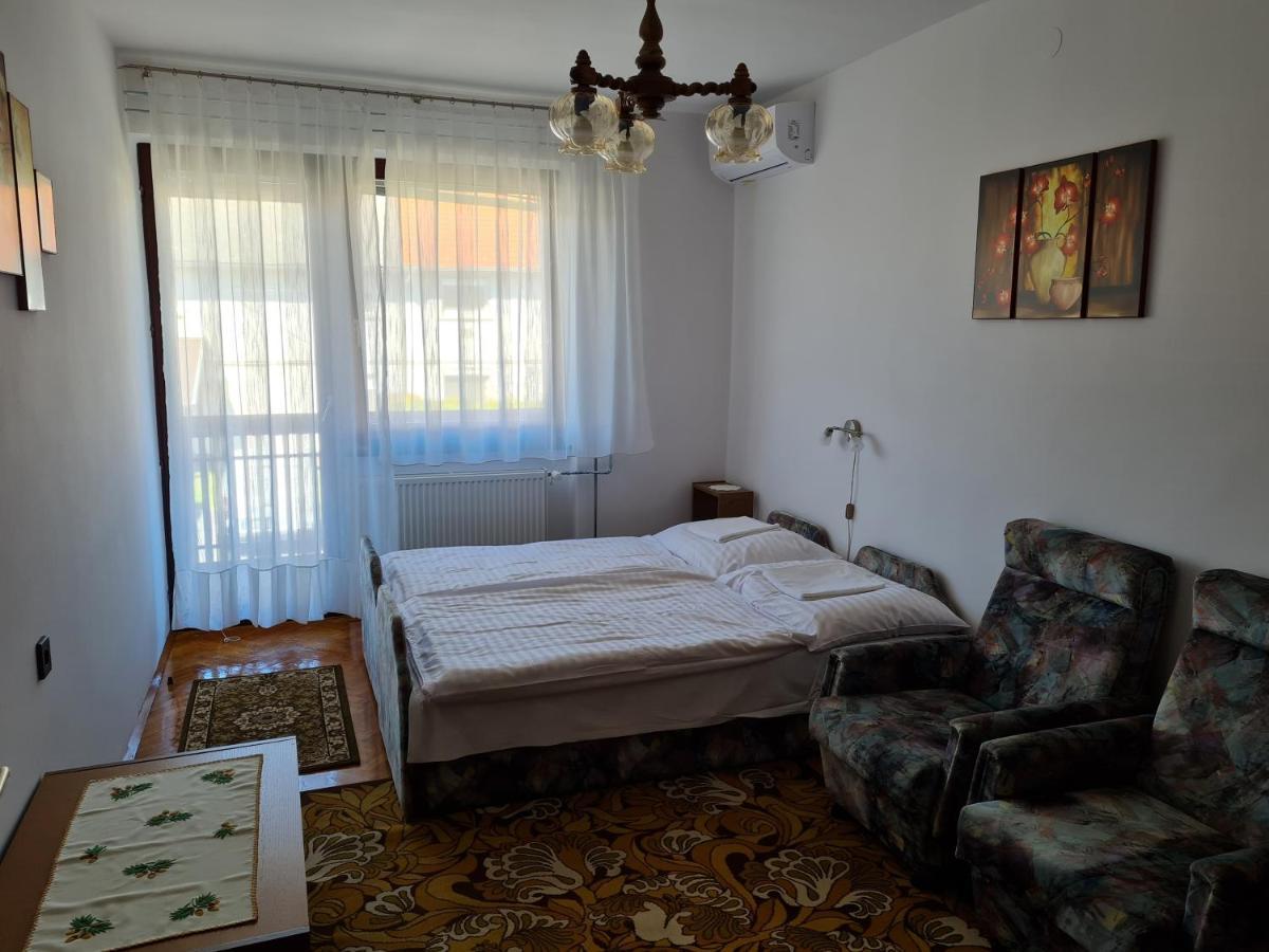 Gyoengyvirag Apartman Ленті Екстер'єр фото