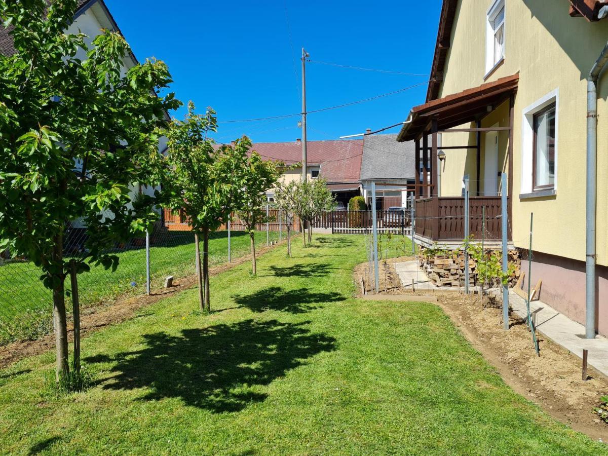 Gyoengyvirag Apartman Ленті Екстер'єр фото