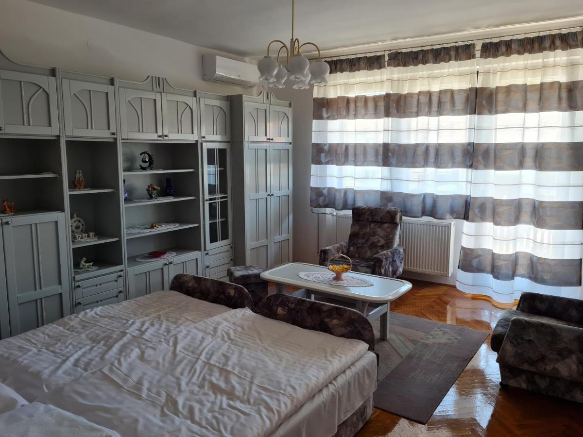 Gyoengyvirag Apartman Ленті Екстер'єр фото